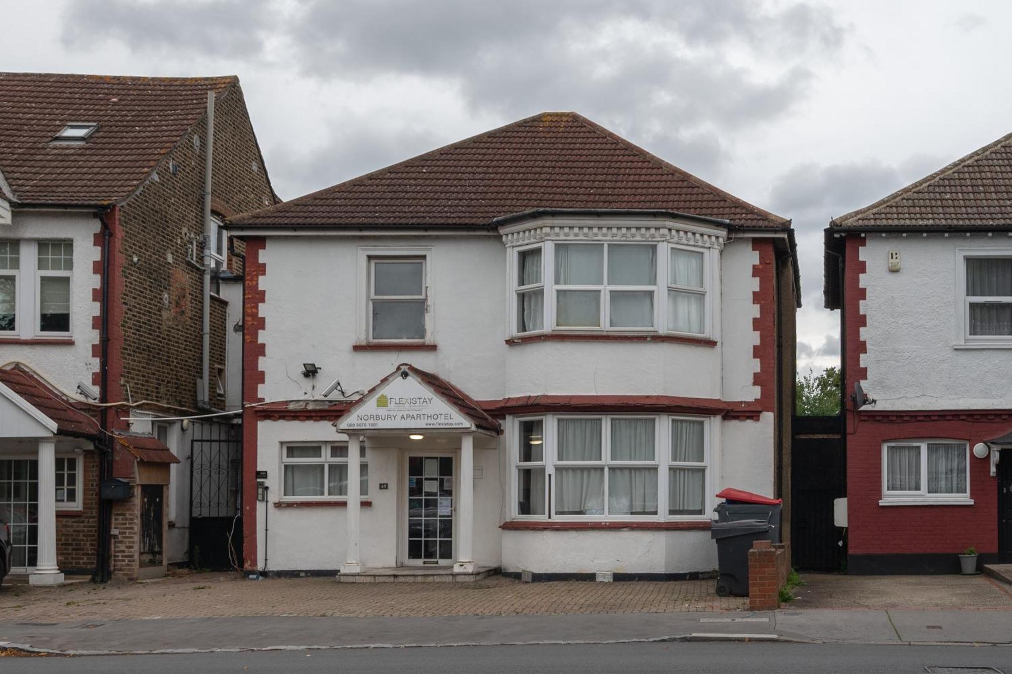 Flexistay Norbury Aparthotel ロンドン エクステリア 写真
